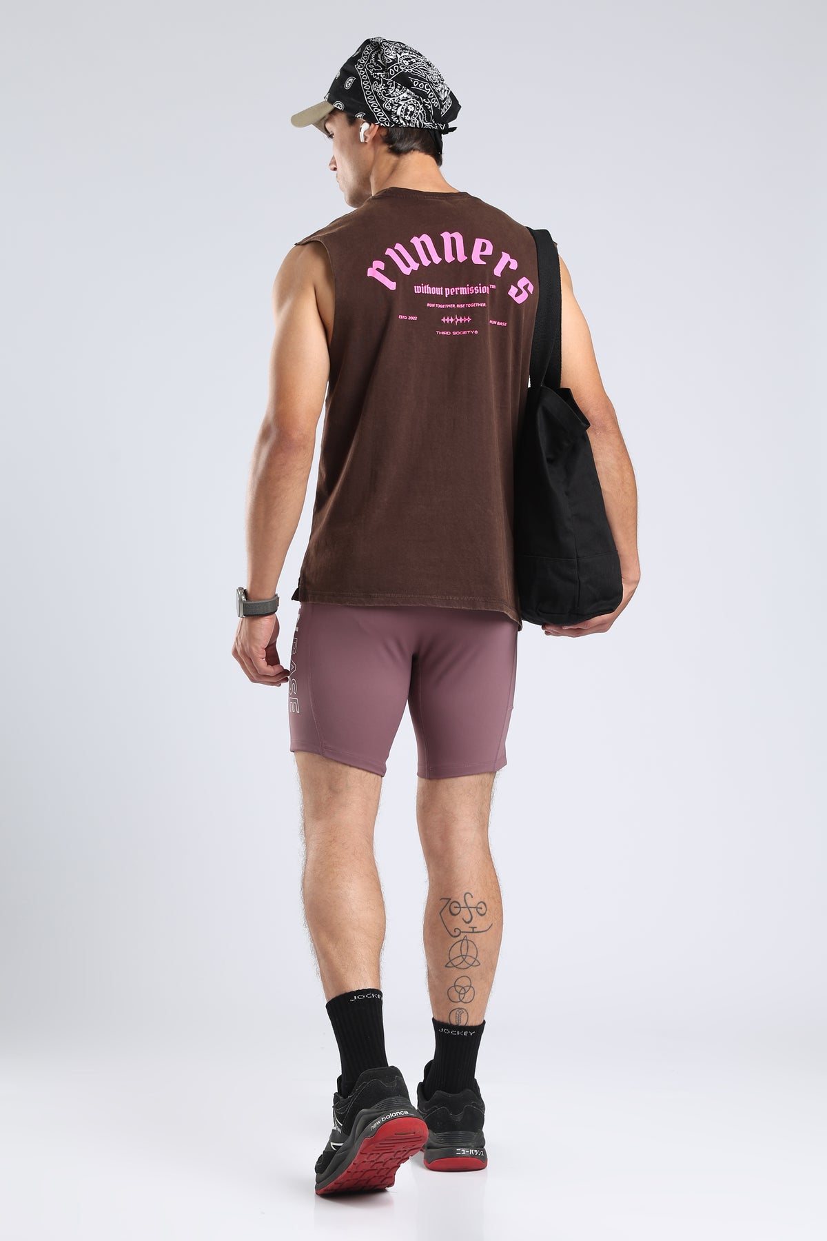 Front view of the Brown tank styled with mauve shorts and a black tote bag